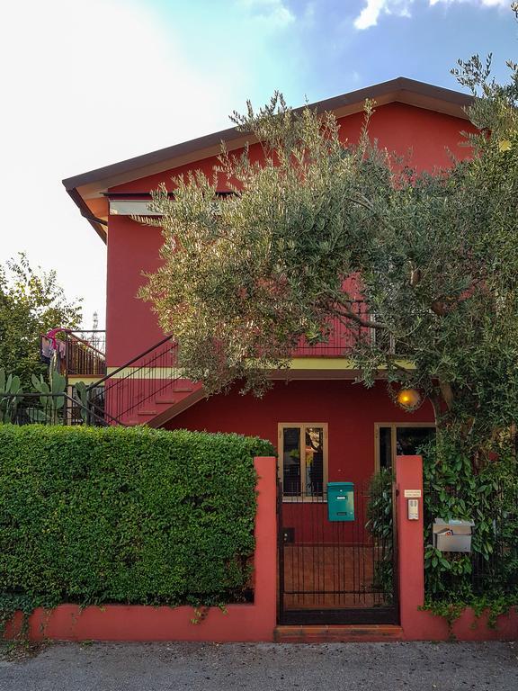 Апартаменты La Casa Rossa Тревизо Экстерьер фото